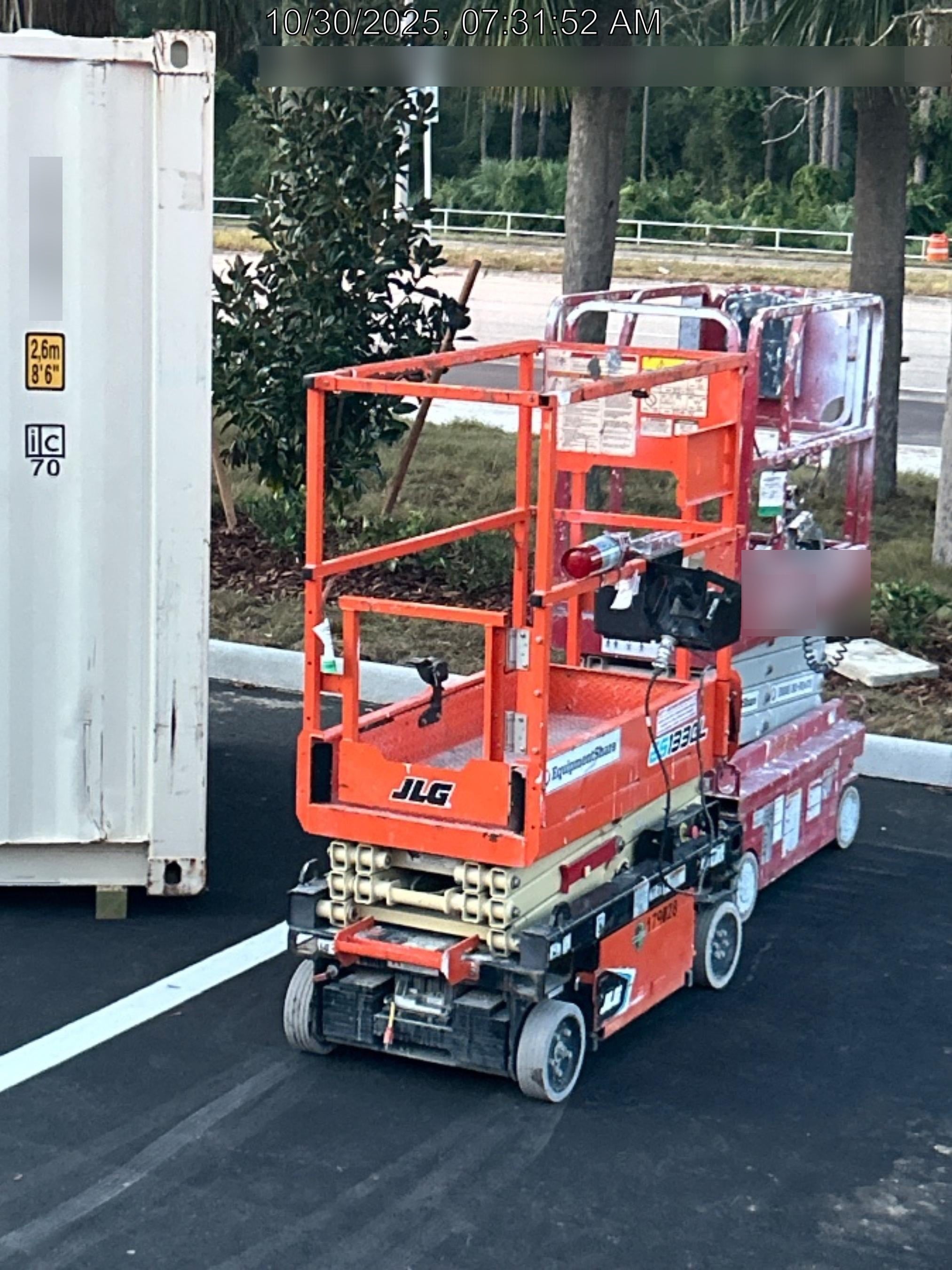2021 JLG ES1330L