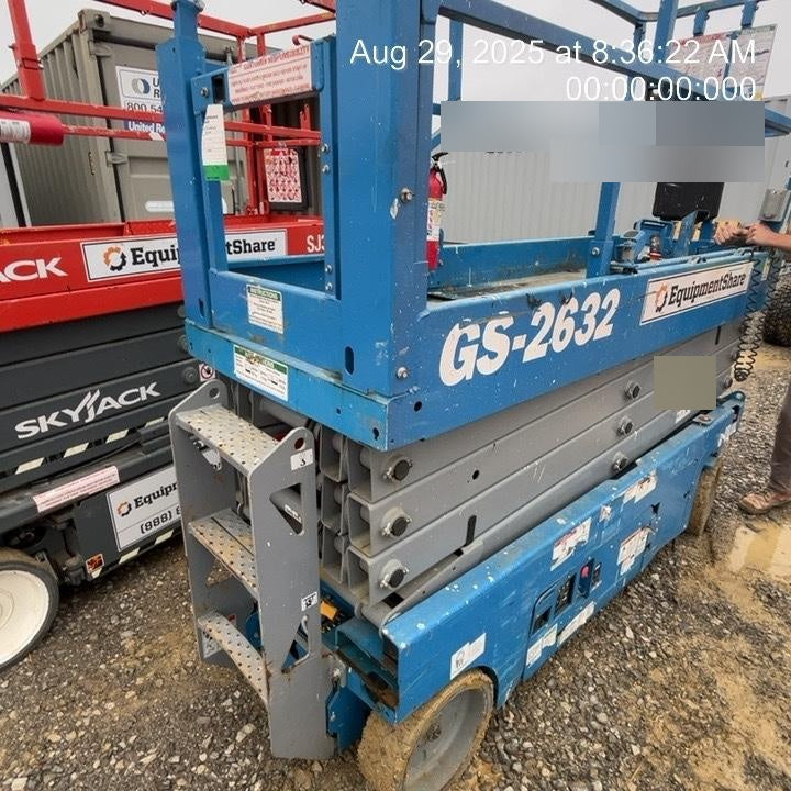 2019 Genie GS-2632 Folding rails with half height swing gate