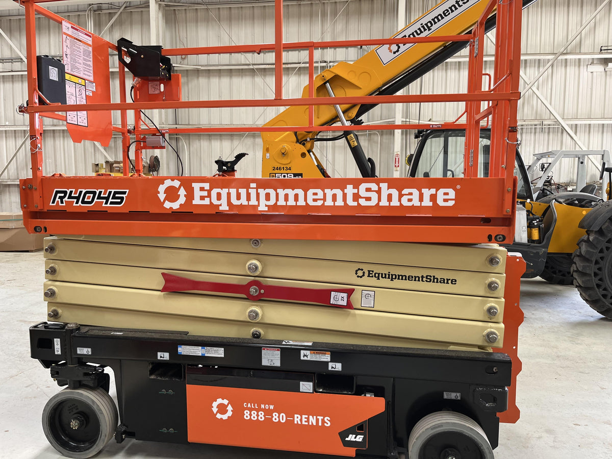 2023 JLG R4045