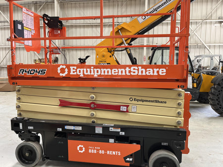 2023 JLG R4045