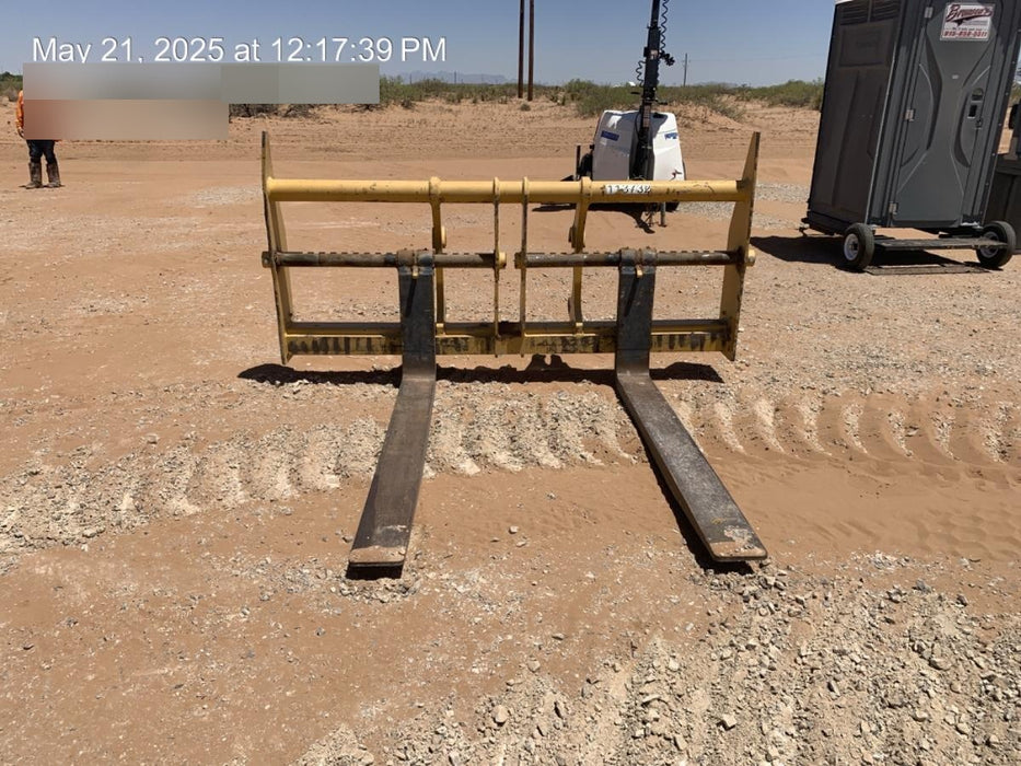 2020 JOHN DEERE 96" Loader Fork Carriage - John Deere