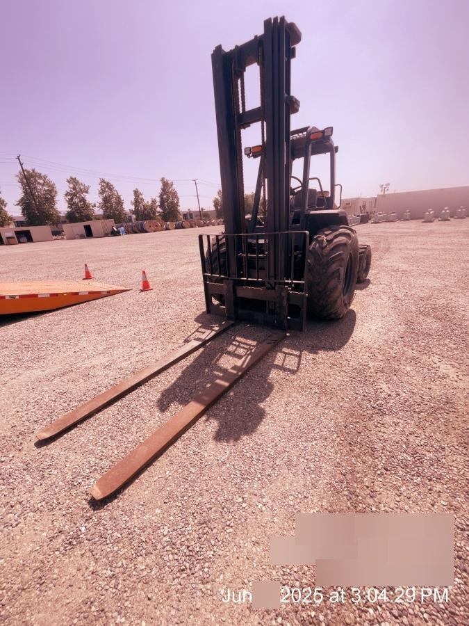 2023 CASE 588H