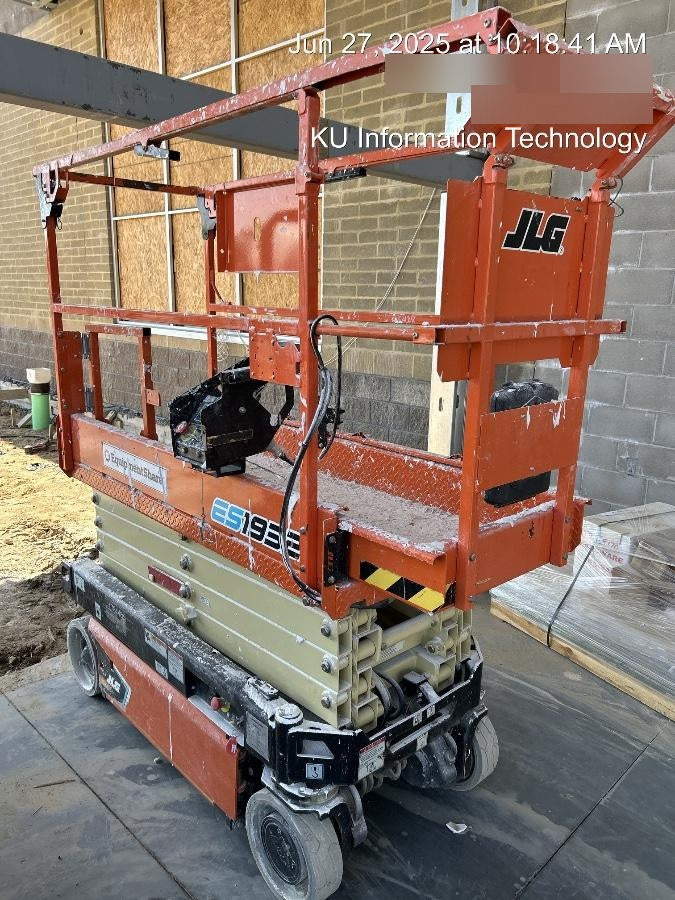 2021 JLG ES1932