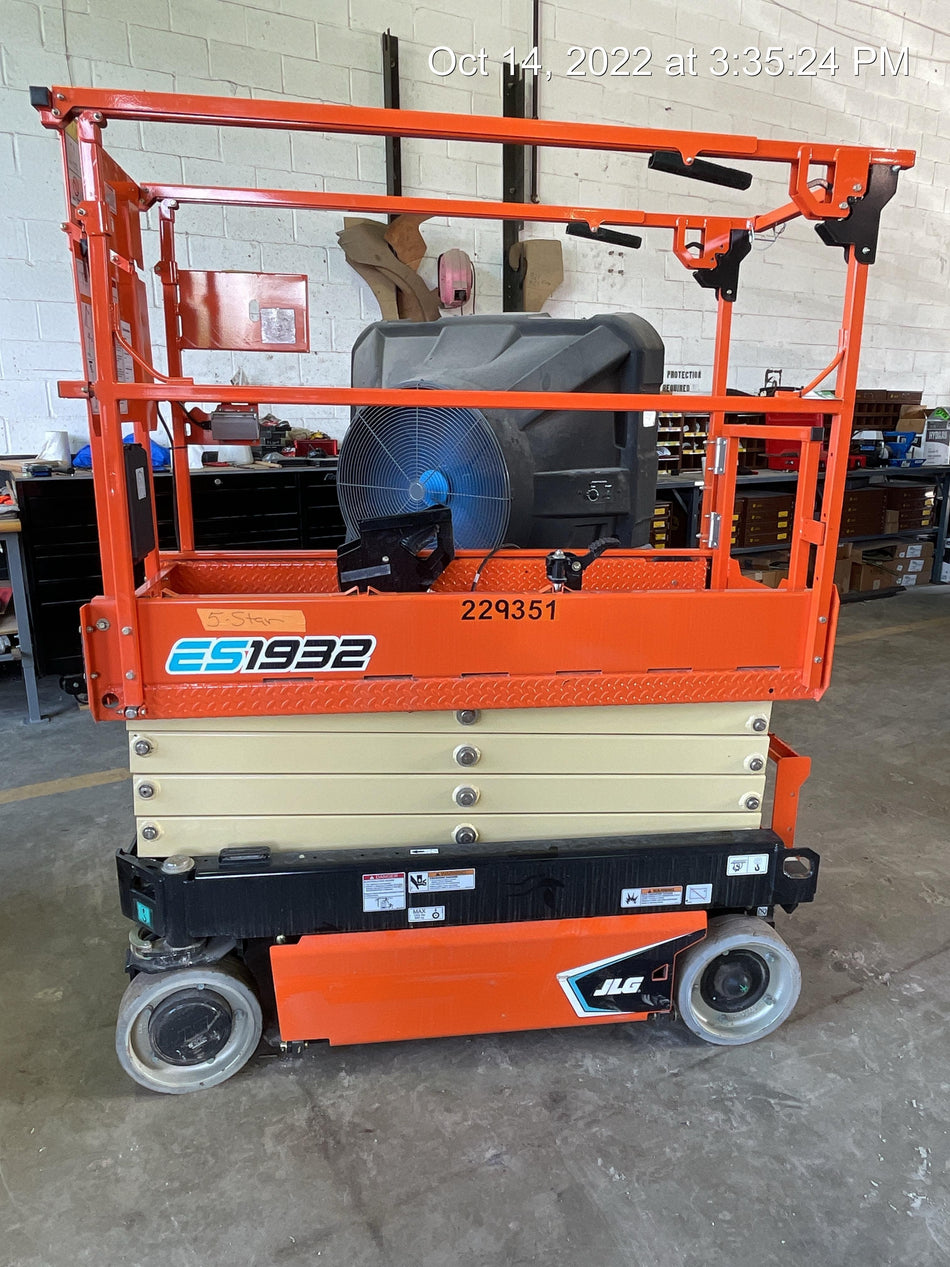 2022 JLG ES1932