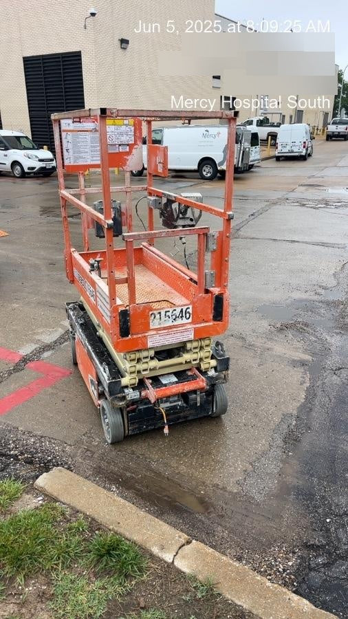 2022 JLG ES1330L