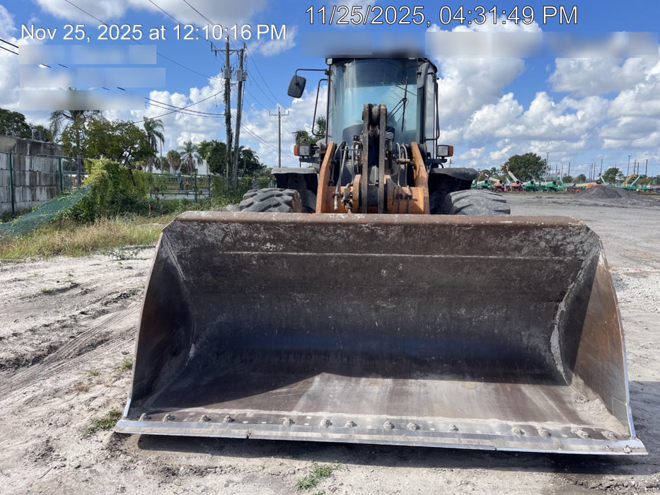 2018 Case 821G CLOSED CAB, 1 FUNCTION, JRB 418 STYLE HYD COUPLER