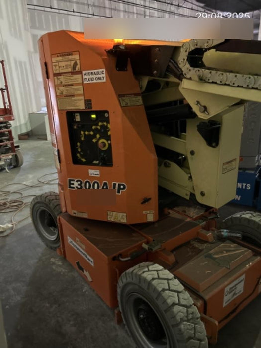 2019 JLG E300AJP