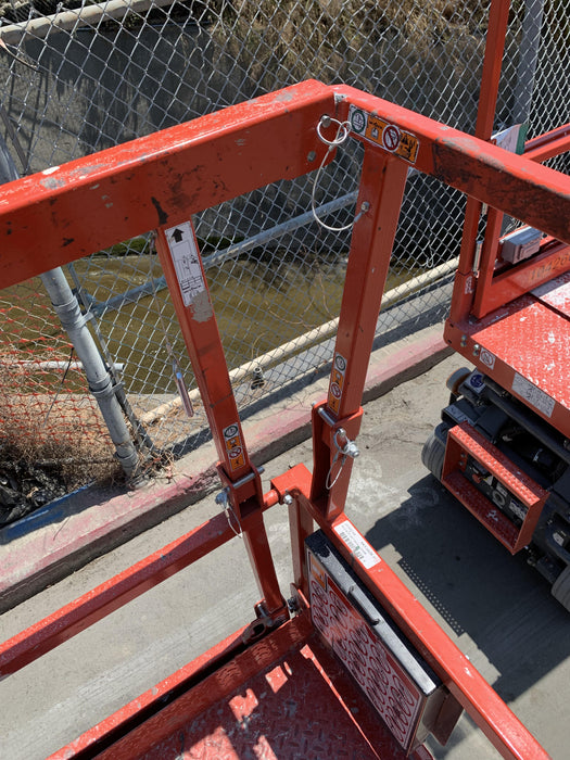 2020 Skyjack SJIII-3220 Solid NM Tires, Half height spring hinged entry gate, Dual Beacons, 6' Powered Extension Deck