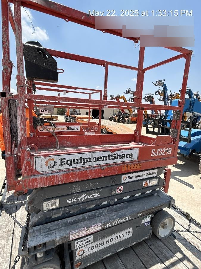 2020 Skyjack SJIII-3219 Solid NM Tires, Half height spring hinged entry gate, Dual Beacons, 800W Inverter