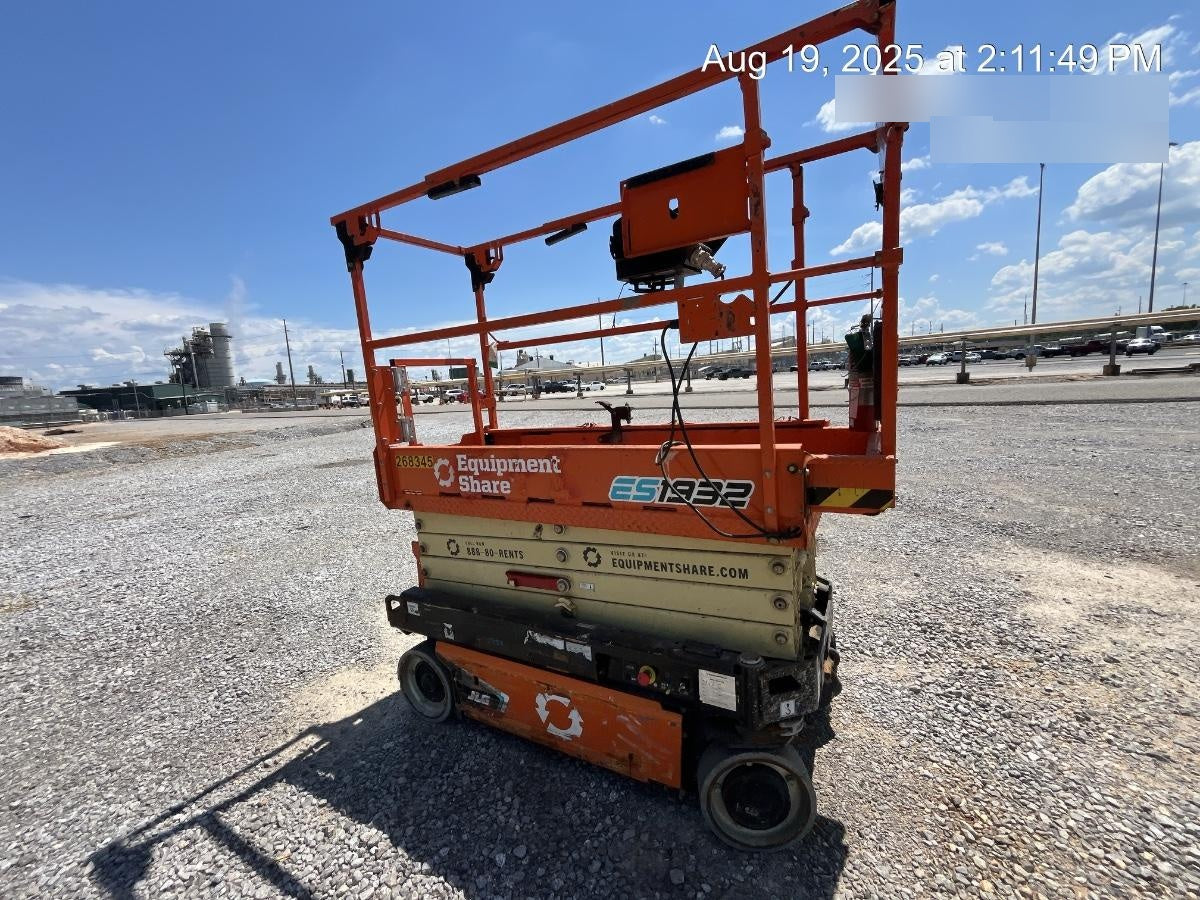 2022 JLG ES1932