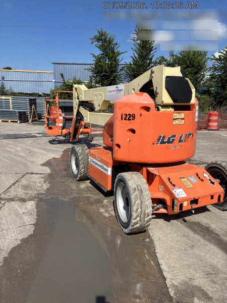 2016 JLG E450AJ