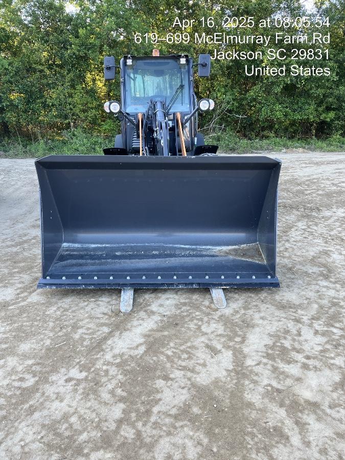 2023 CASE 121F