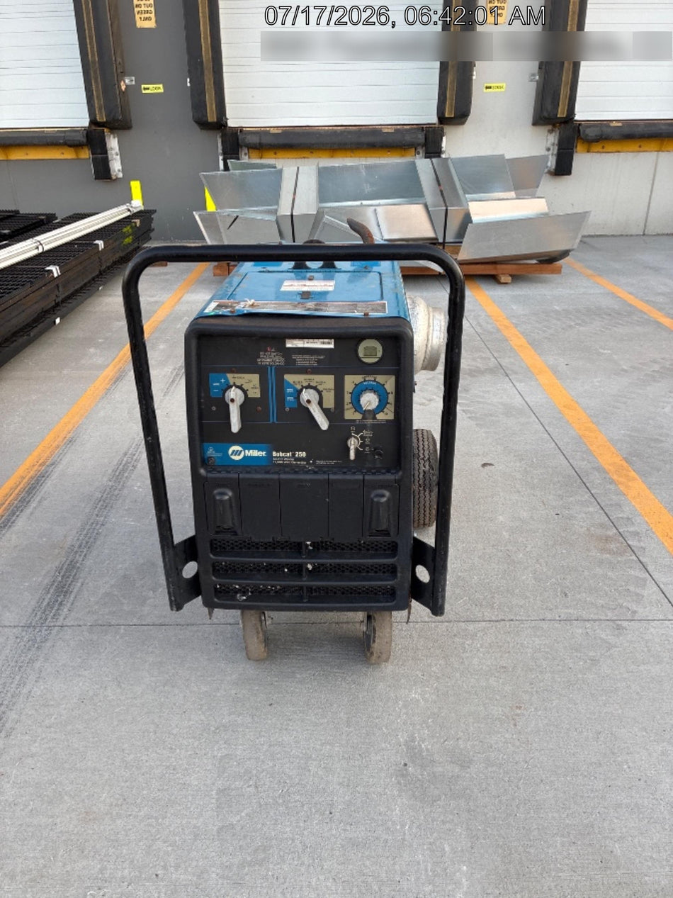 2019 Miller Electric BOBCAT 250 Standard w/Running Gear, Bracket, Hose
