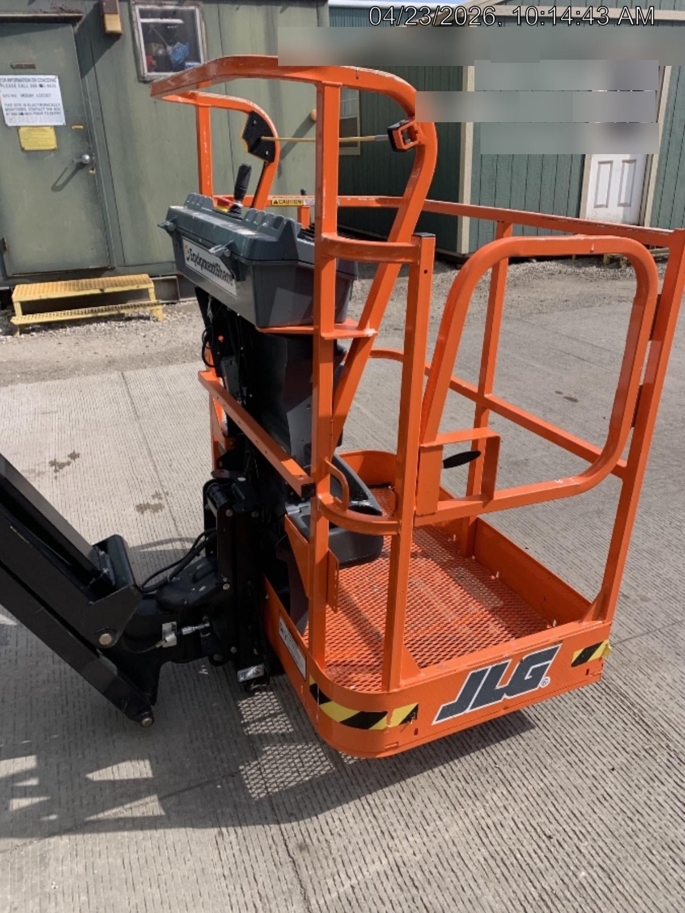 2025 JLG E300AJP