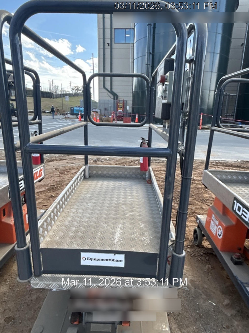 2023 JLG 1030P