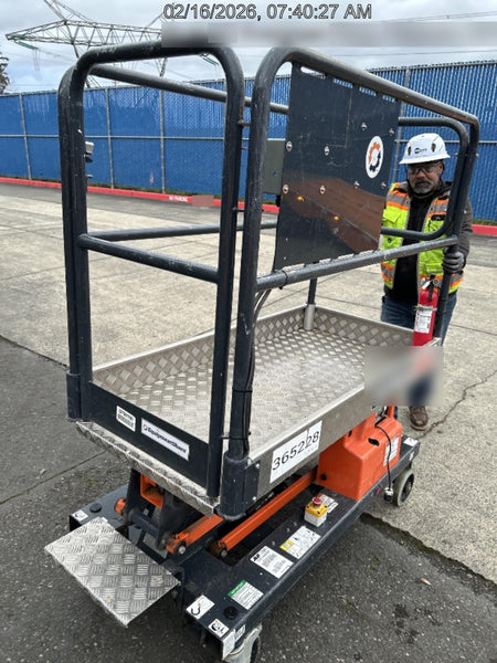 2023 JLG 1030P