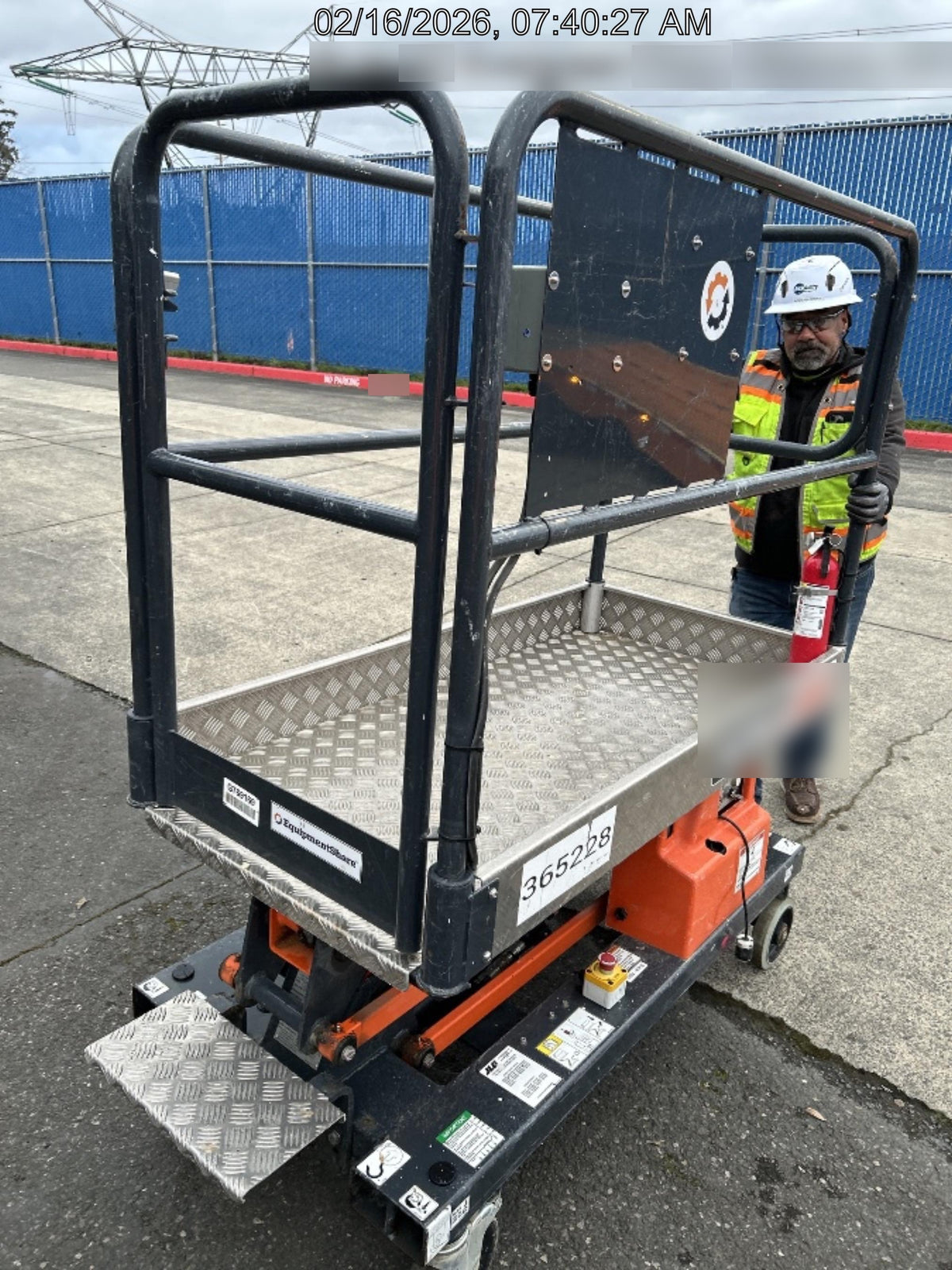 2023 JLG 1030P
