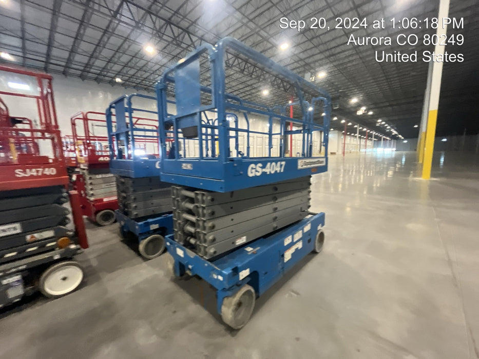 2019 Genie GS-4047 Folding rails with half height swing gate, 800W Inverter