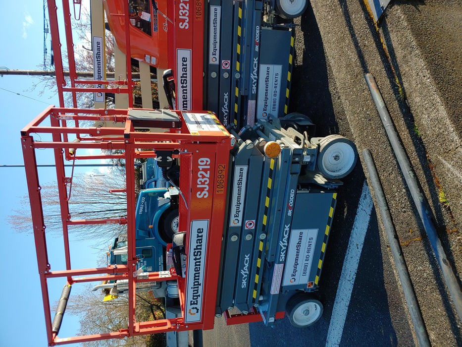 2020 Skyjack SJIII-3219 Solid NM Tires, Half height spring hinged entry gate, Dual Beacons, 800W Inverter