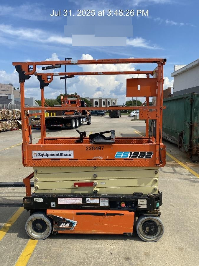 2022 JLG ES1932