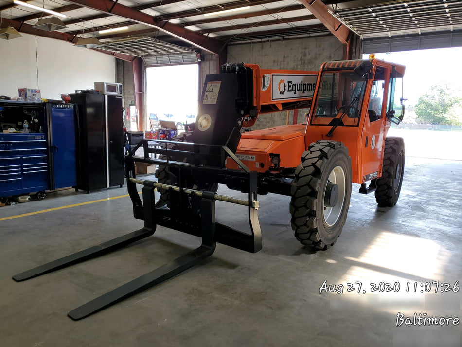 2020 Skytrak 8042 Cab/Heat/Air, Solid Tires, Work Lights, Beacon, Aux Hydraulics, Back up Alarm, Lifting Eye, ES Decals