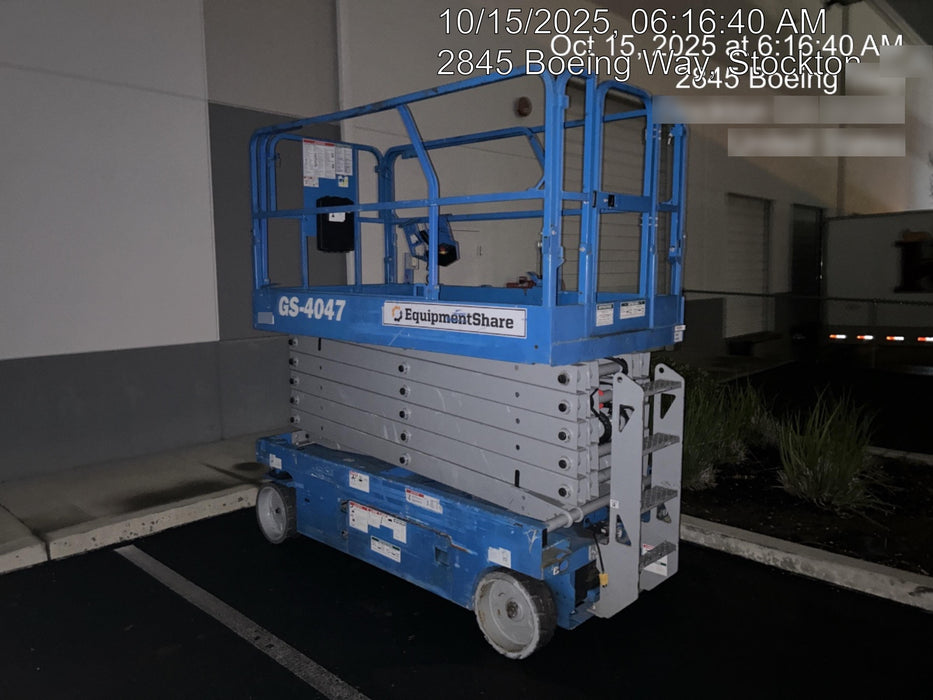 2019 Genie GS-4047 Folding rails with half height swing gate, 800W Inverter