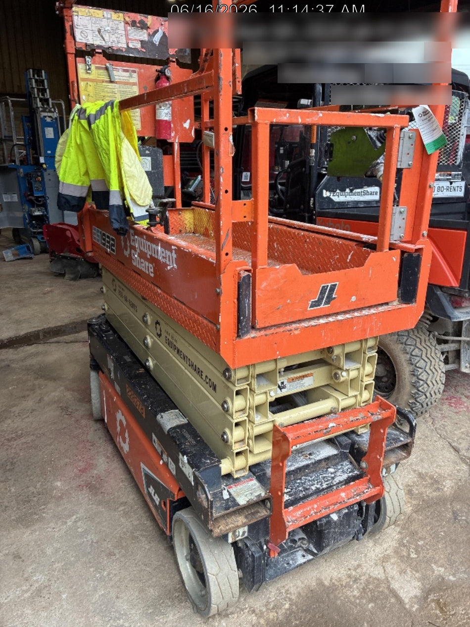 2022 JLG ES1932