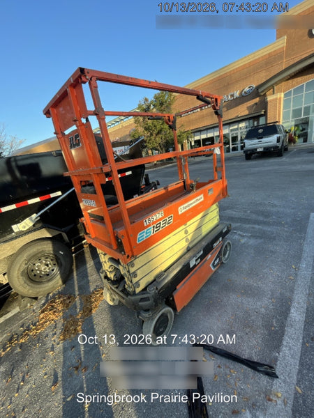 2021 JLG ES1932