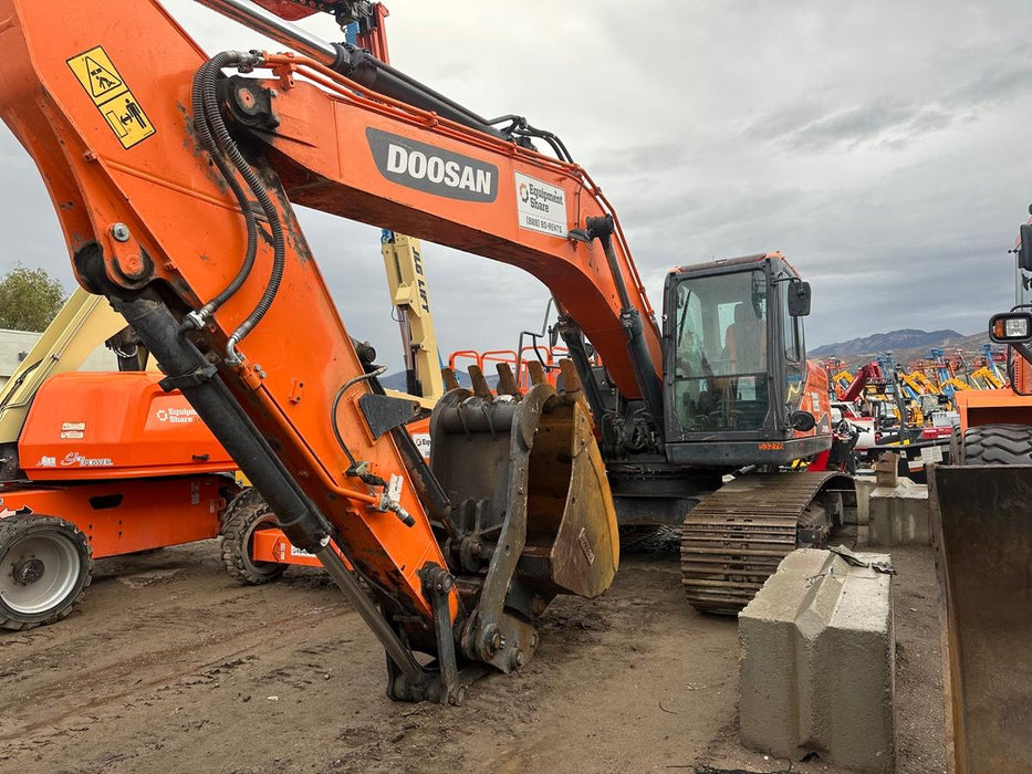 2020 DOOSAN 42" Excavator Bucket