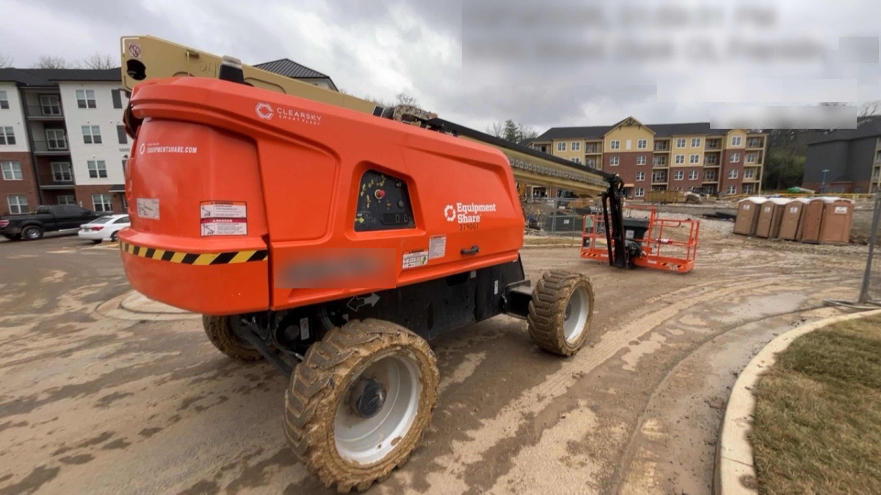 2023 JLG 660SJ