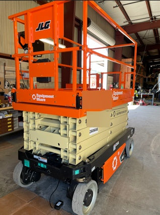 2022 JLG ES3246