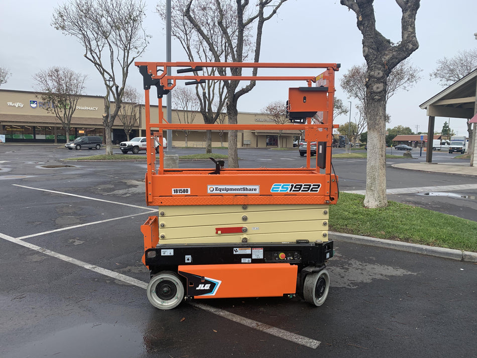 2021 JLG ES1932