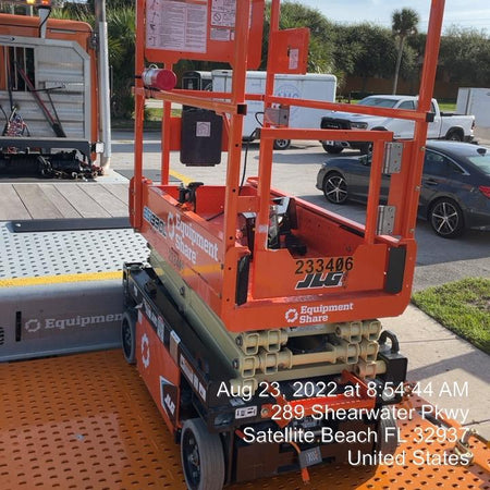 2022 JLG ES1330L