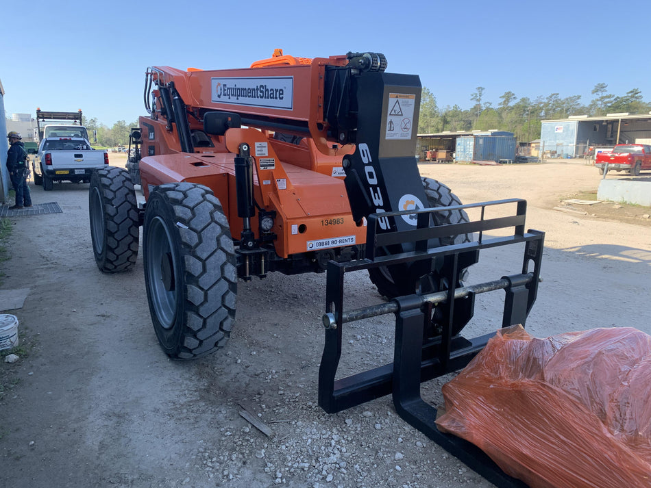 2021 JLG 6036