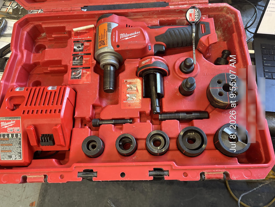2021 MILWAUKEE 2676-22
