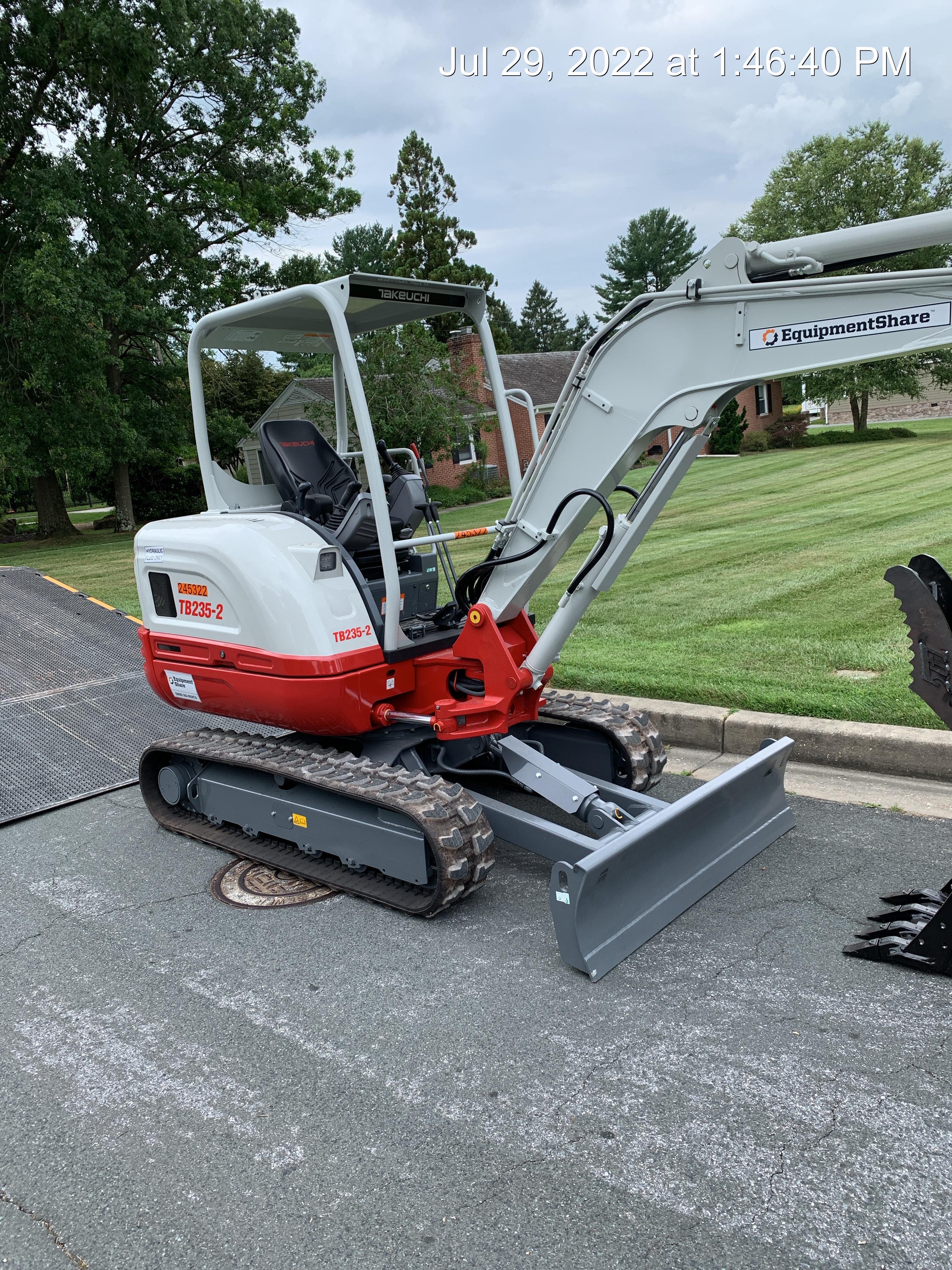 2022 TAKEUCHI TB235-2R