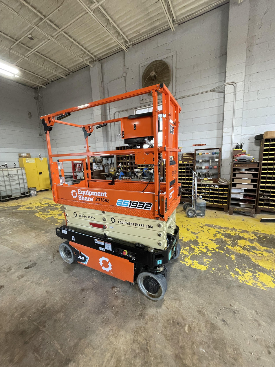 2022 JLG ES1932