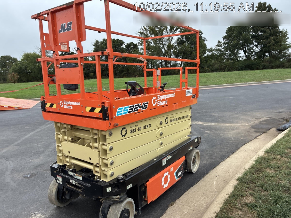 2022 JLG ES3246