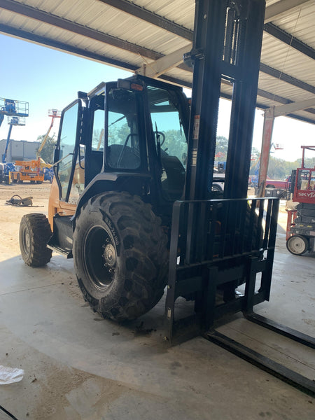2021 CASE 586H