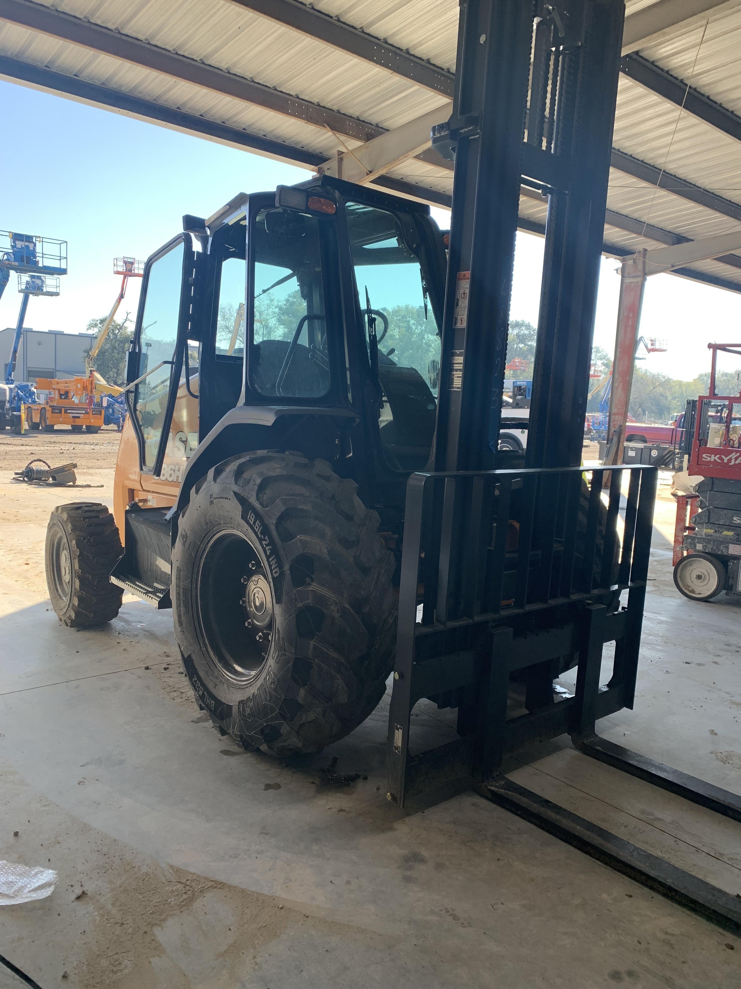 2021 CASE 586H
