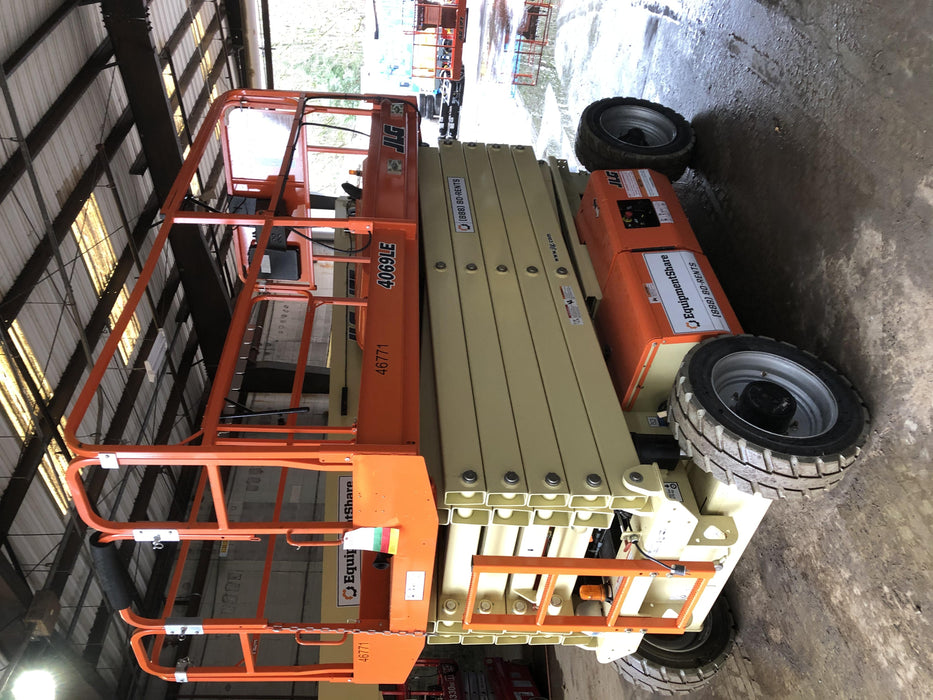 2019 JLG 4069LE