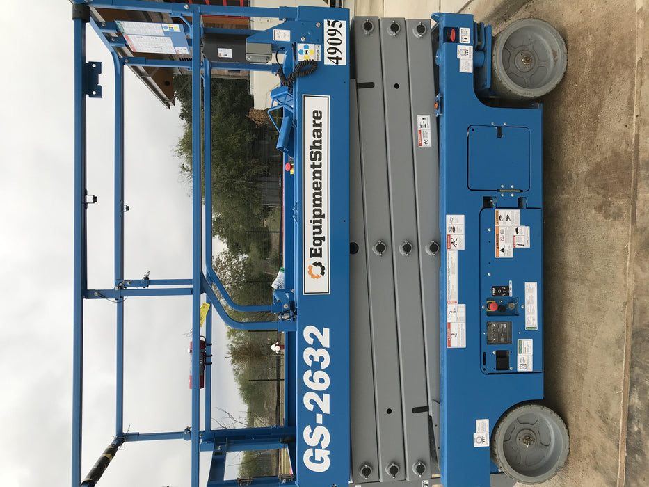 2019 Genie GS-2632 Folding rails with half height swing gate