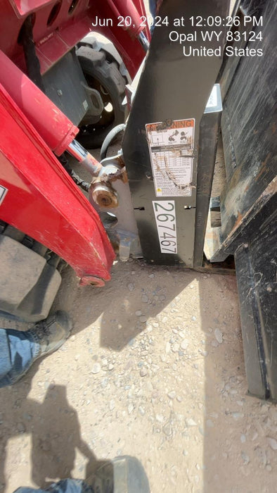 2022 TAKEUCHI 48" Pallet Forks - Takeuchi