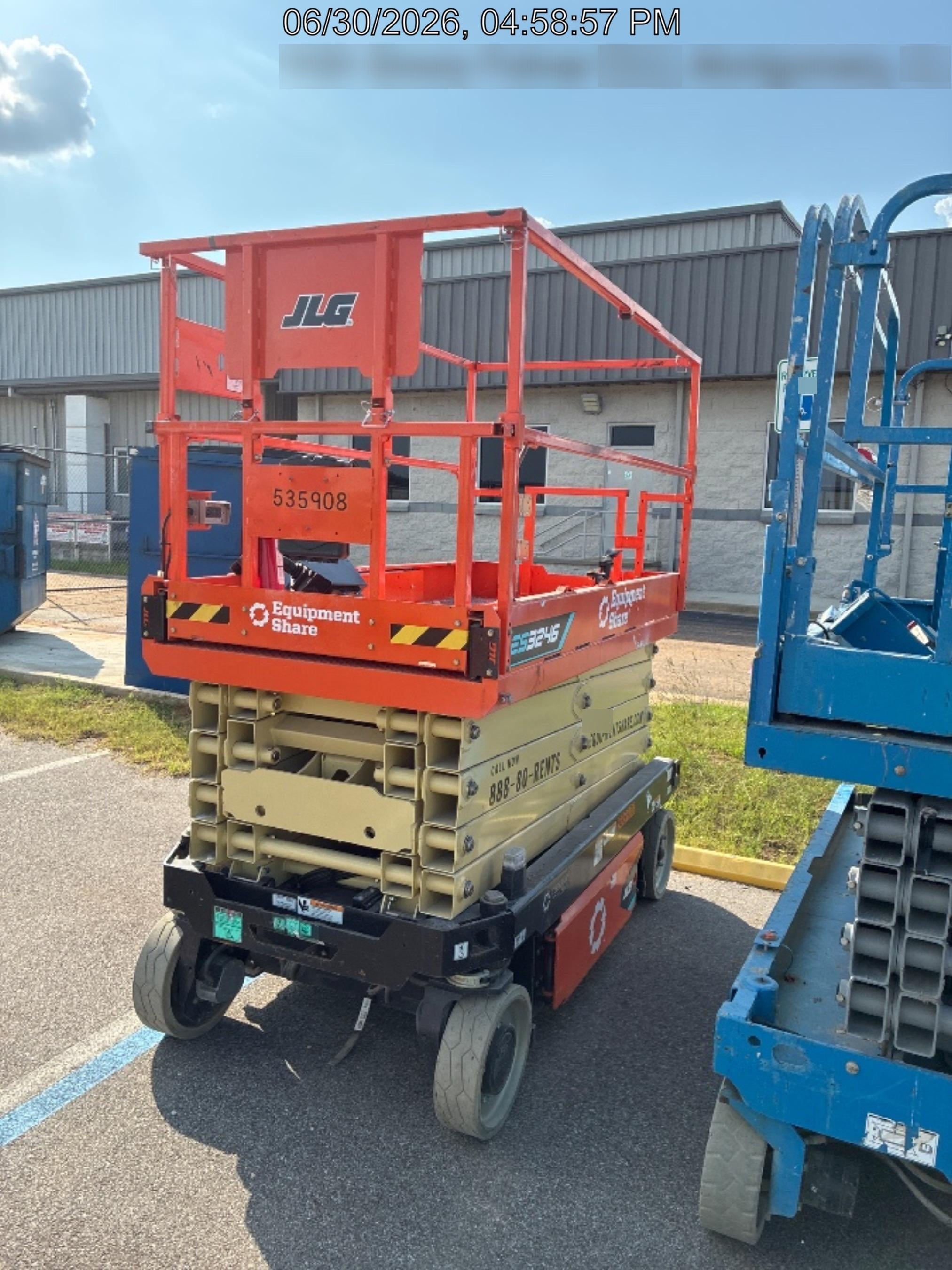 2025 JLG ES3246