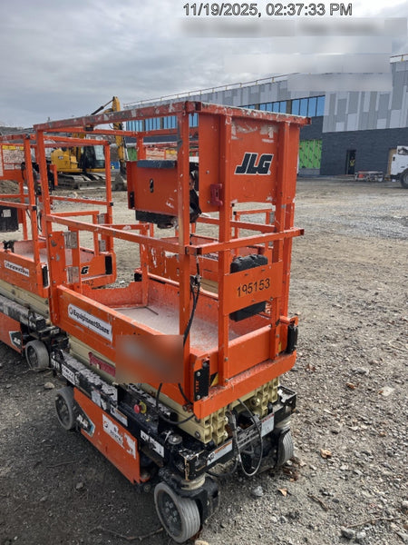 2021 JLG ES1330L