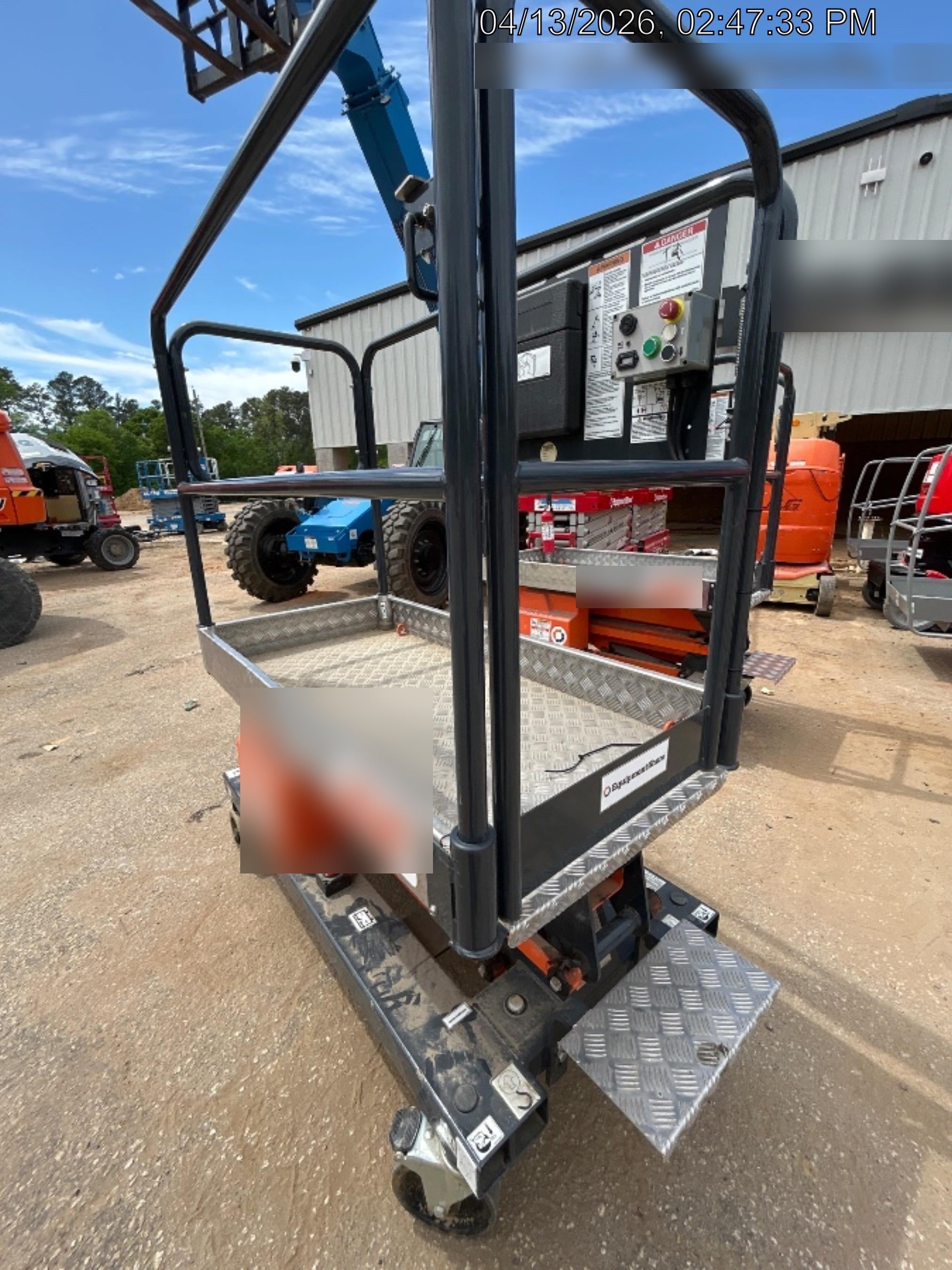 2023 JLG 1030P