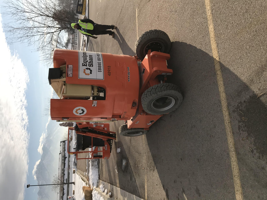 2019 JLG E300AJP