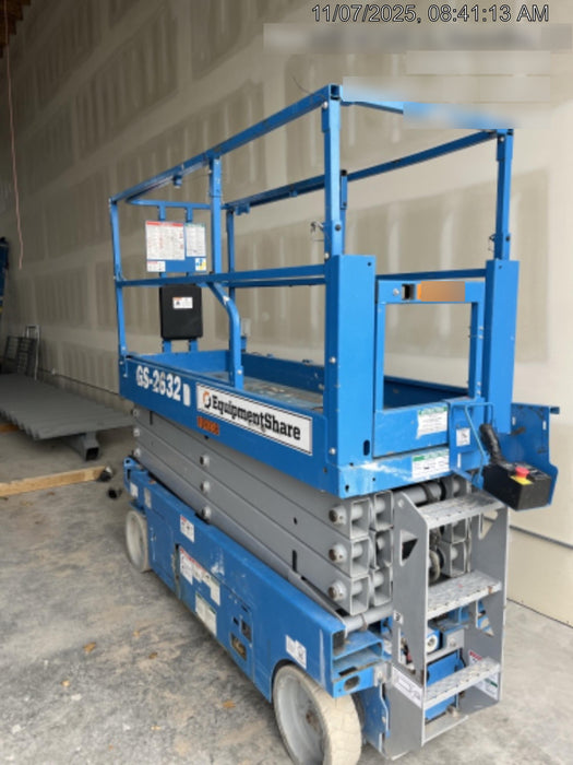 2020 Genie GS-2632 Solid NM Tires, Folding Rails with Half-Height Swing Gate, Beacon