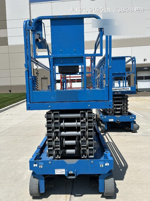 2019 Genie GS-4047 Folding rails with half height swing gate