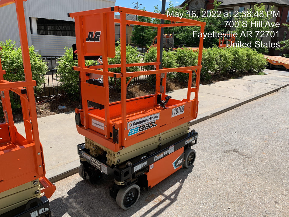 2021 JLG ES1330L